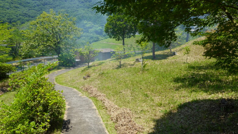 足王神社の境内の風景