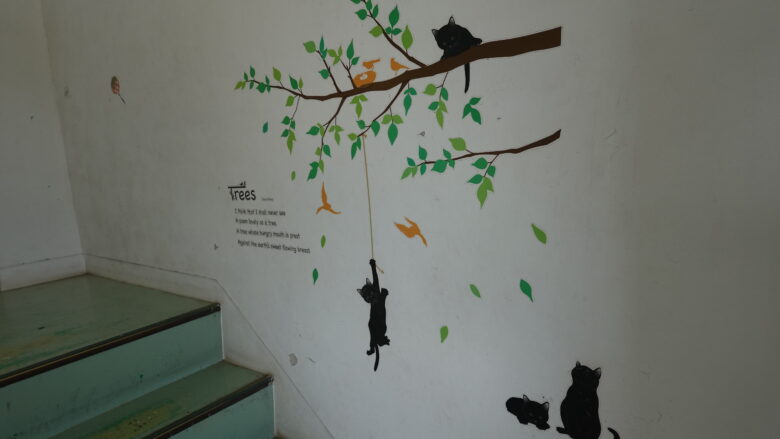 壁に描かれた猫