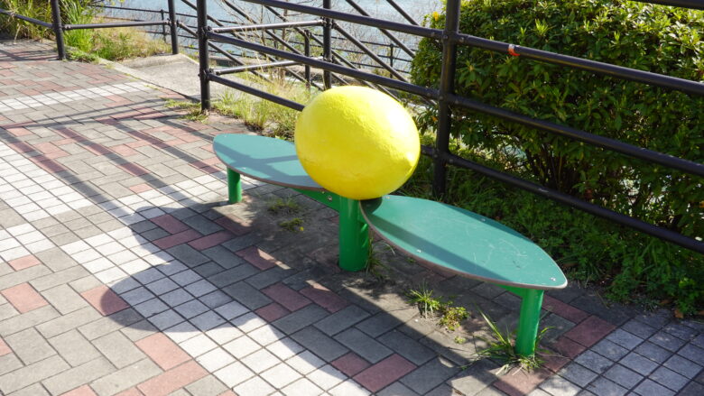 レモンのベンチ
