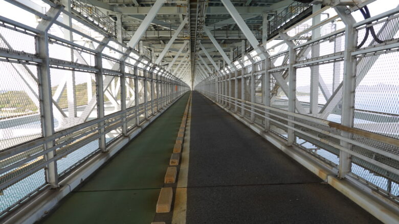因島大橋の自転車道