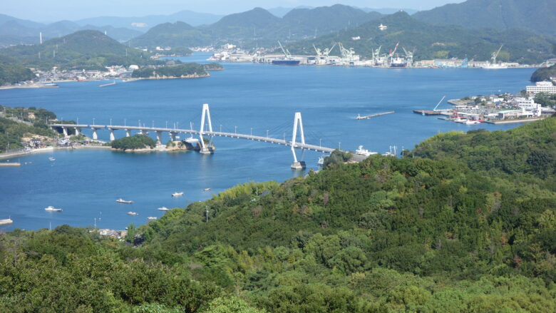 久司山展望台から眺める弓削大橋