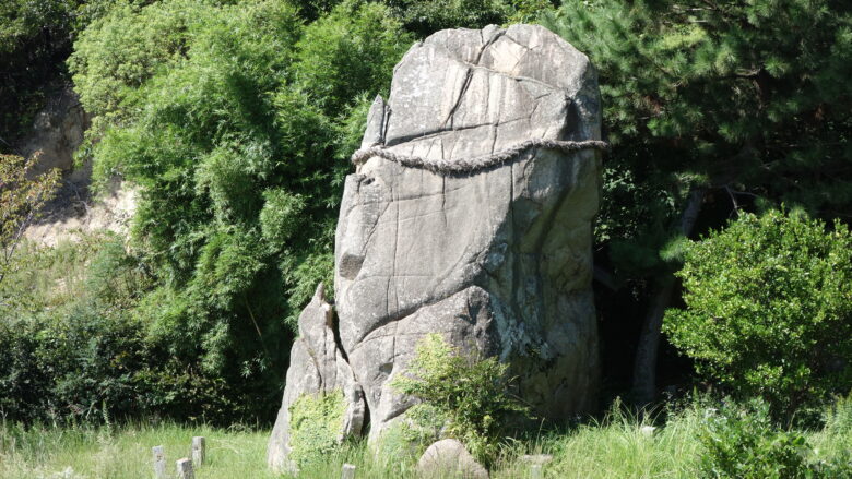 三秀園の巨石