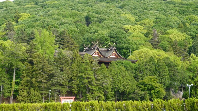 遠くから見た吉備津神社