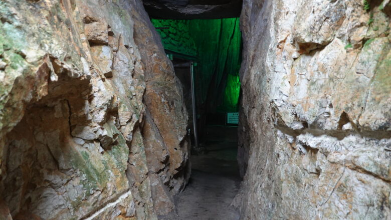 井倉洞内の通路