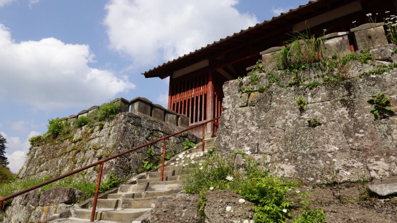 観世音寺へ向かう階段