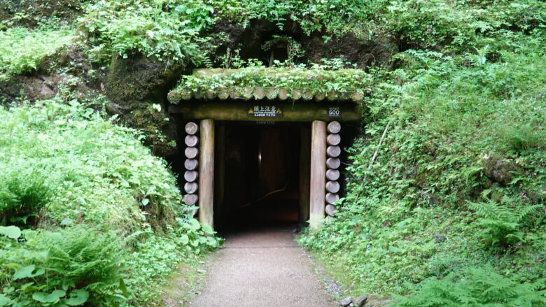 龍源寺間歩の入口