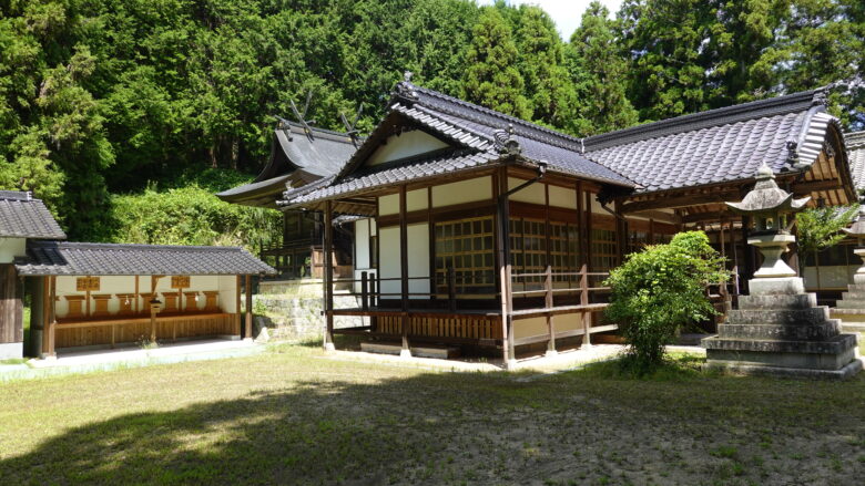 懸幡神社の境内