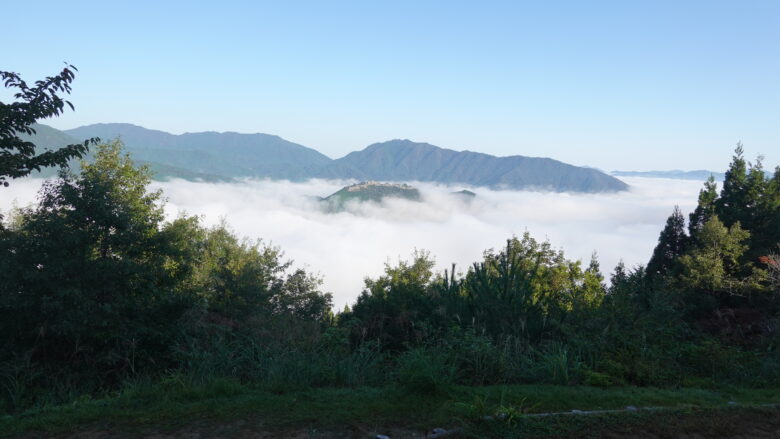 雲海に包まれた竹田城跡の景色