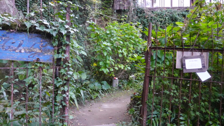 「福石猫の聖地」の入口