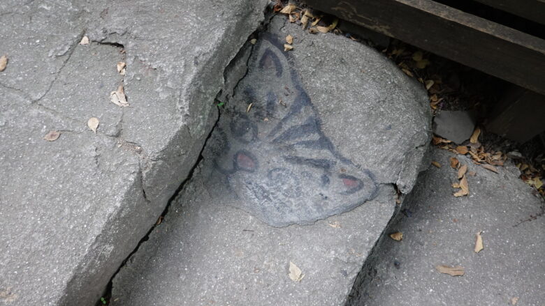 地面に描かれた猫（その１）