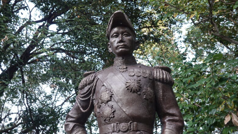 加藤友三郎の銅像