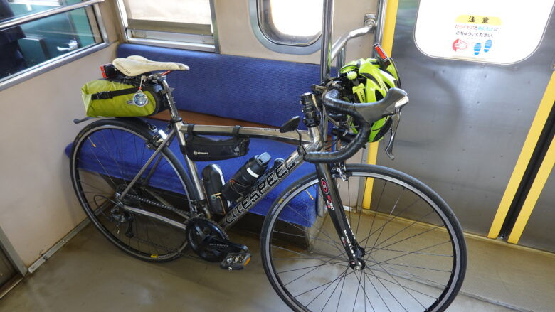 電車の中に自転車を駐輪