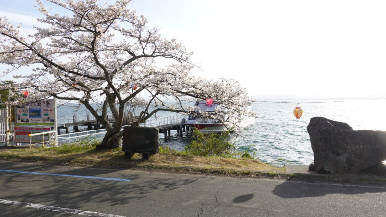 琵琶湖と観光船