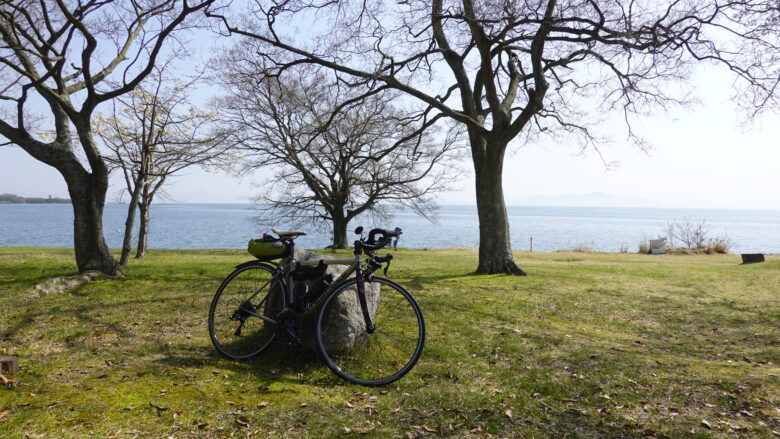 ロードバイクと琵琶湖