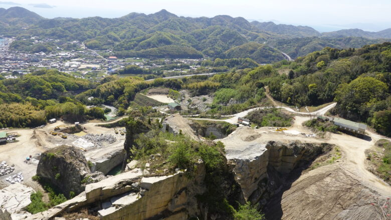 大島石の採石場の眺め（その１）