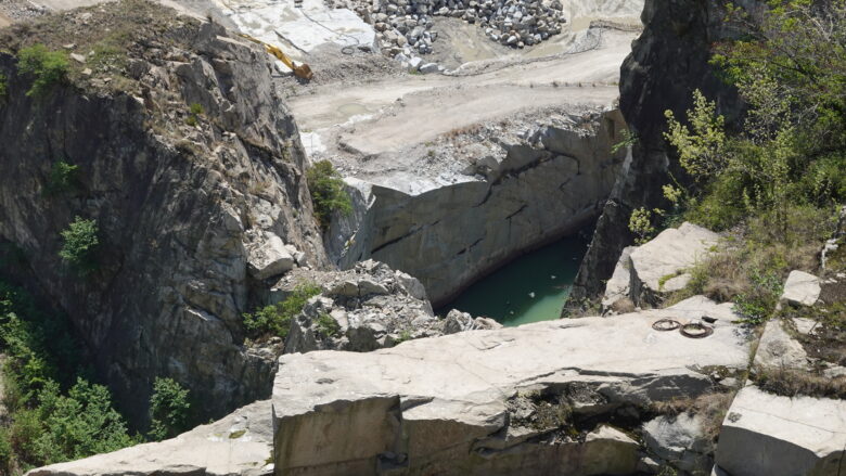 大島石の採石場の眺め（その４）