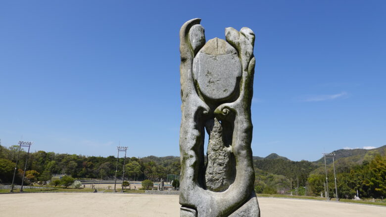 石文化運動公園の石像（その３）