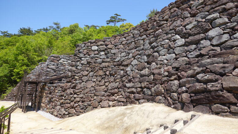 屋嶋城の石垣