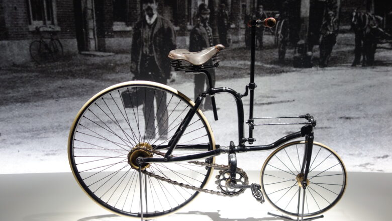 セーフティ自転車（1885年　イギリス）モデル：ラッジセーフティサイクル