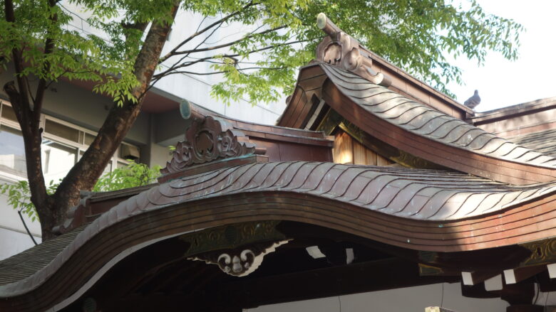 サムハラ神社の拝殿の屋根