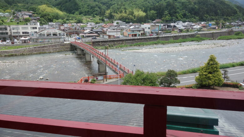 用瀬の町並みと千代川の眺望