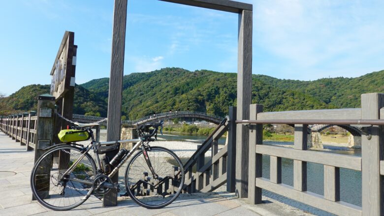錦帯橋とロードバイク