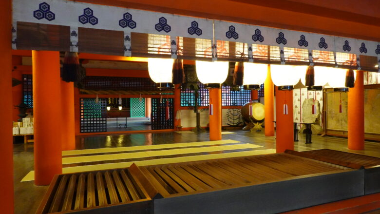 厳島神社（拝殿）