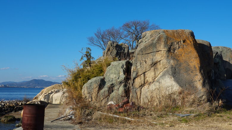 ボンボン岩
