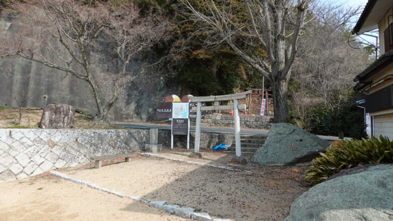 亀石神社の境内