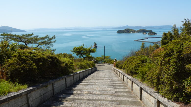 富丘八幡神社の参道の景観