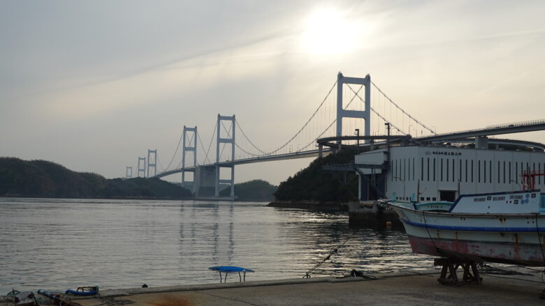 「道の駅 よしうみいきいき館」から眺めた来島海峡大橋