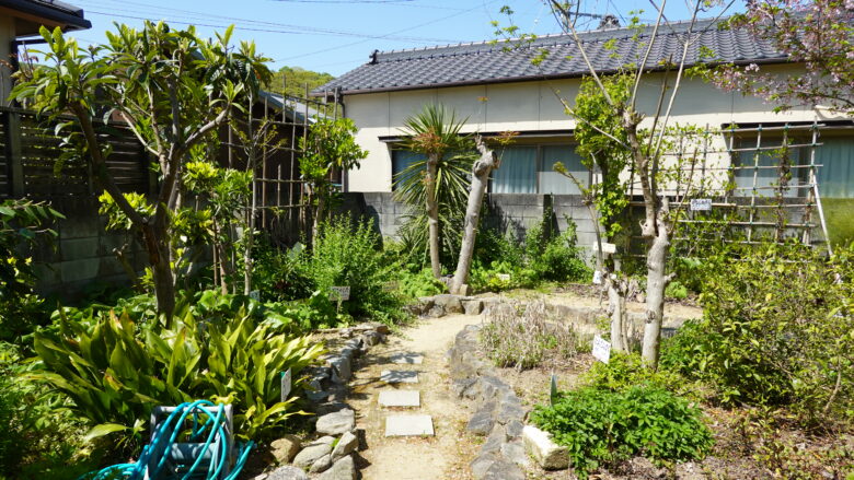 平賀源内旧邸・薬草園