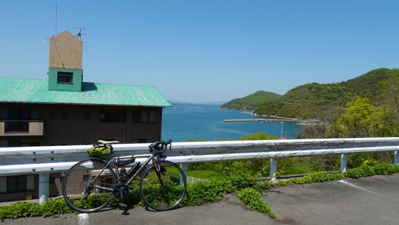 大串半島を走るロードバイク