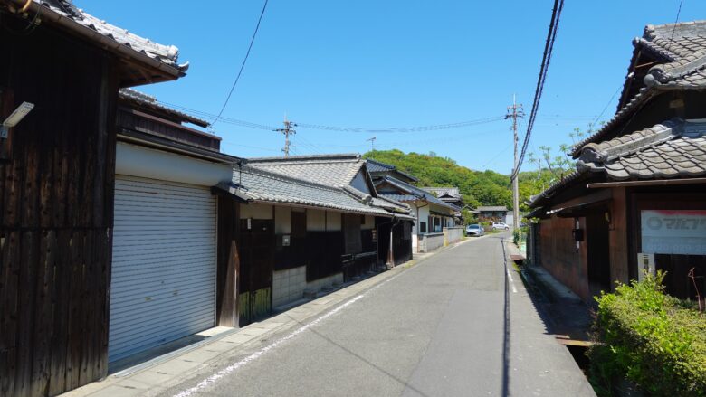 宅間町朱里地区の住宅街