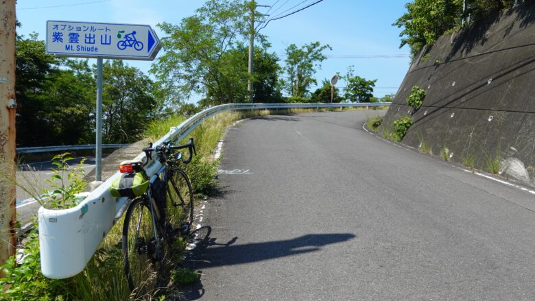 山道をロードバイクで上る