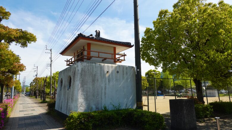 竜宮城をイメージした公衆トイレ