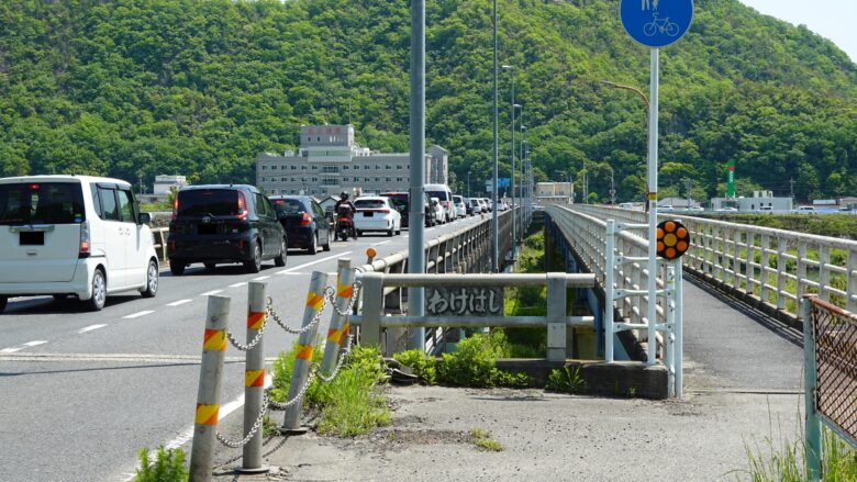 和気橋で渋滞発生