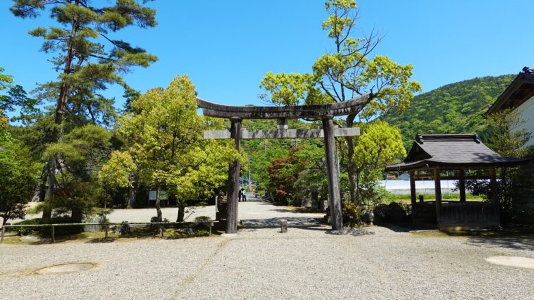 浦嶋神社の境内