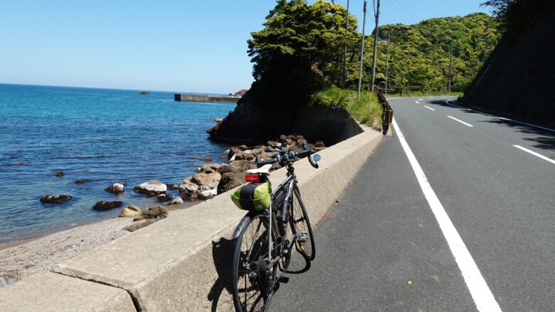 海岸線を自転車で駆け抜ける