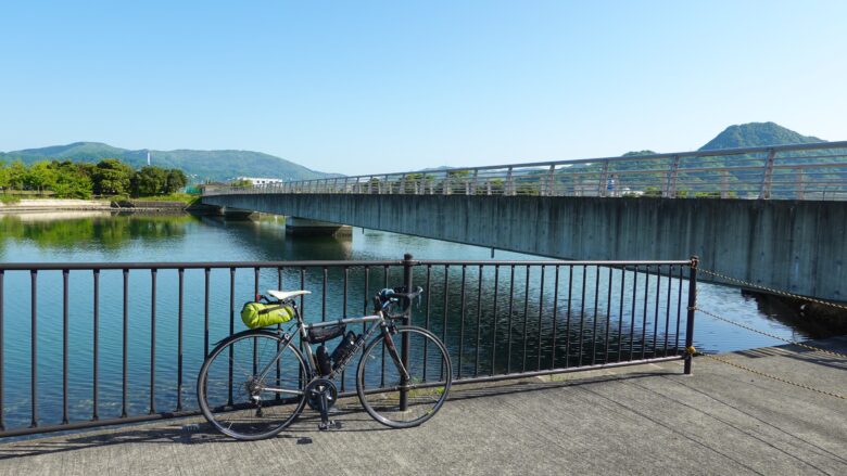 しおじプラザから前島みなと公園へ向かうかけ橋