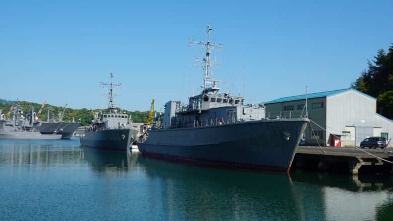 舞鶴湾で護衛艦を見物