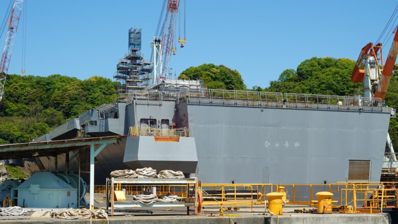 護衛艦「ひゅうが」の後ろ側