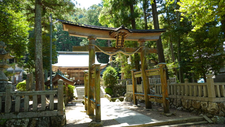 いそ部神社の鳥居