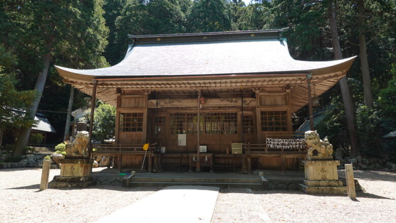 いそ部神社（拝殿）