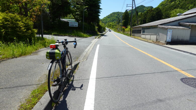 遠くには急坂が見えてくる