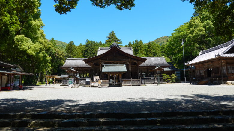 土佐神社の社殿