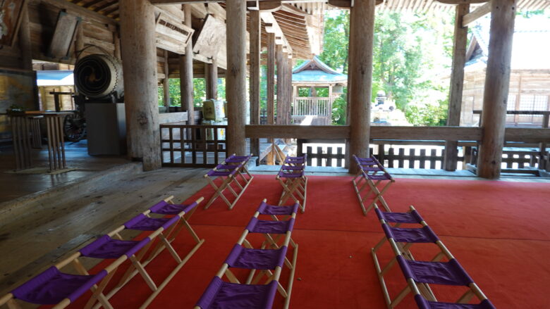 土佐神社（拝殿）の中の様子