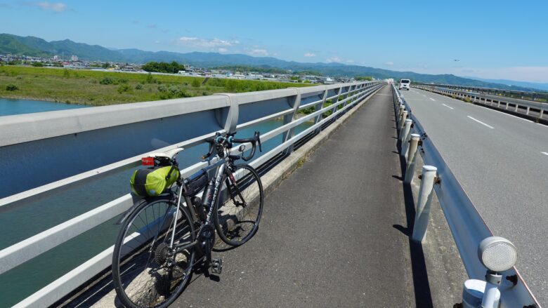 物部川大橋を渡る