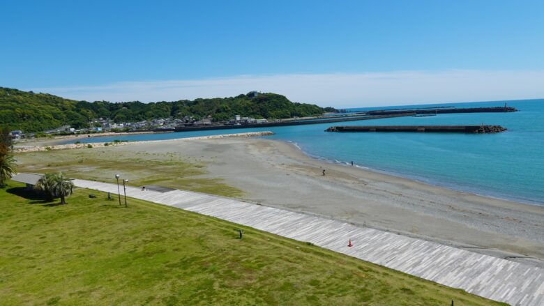 海岸沿いの遊歩道