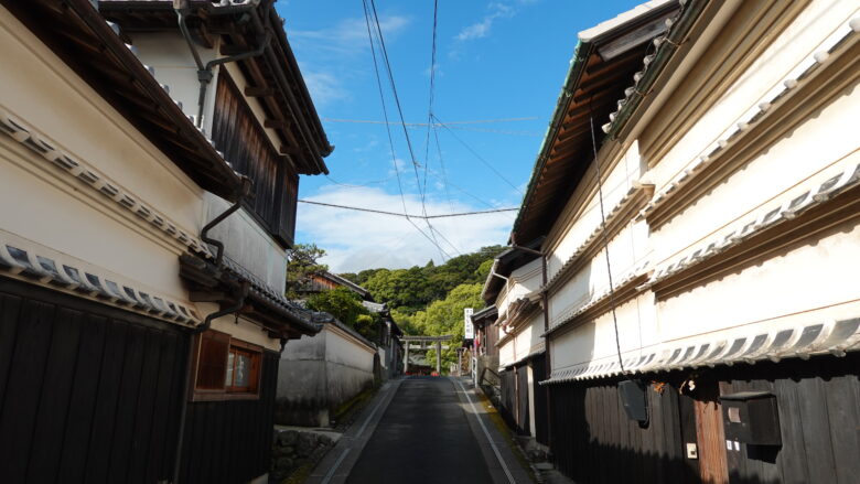 御田八幡宮へ続く道